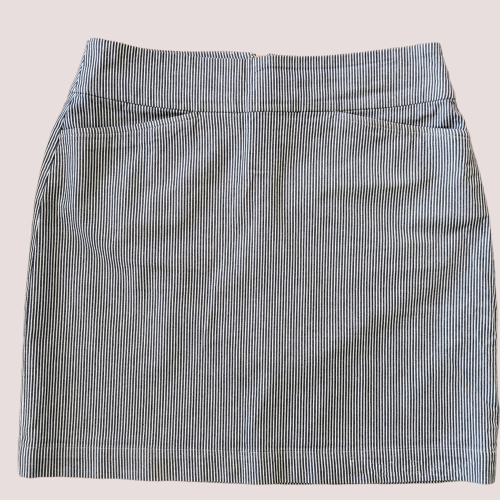 🆕TALBOTS Dark Grey Pinstripe Pencil Skirt Pockets Stretchy Size 8